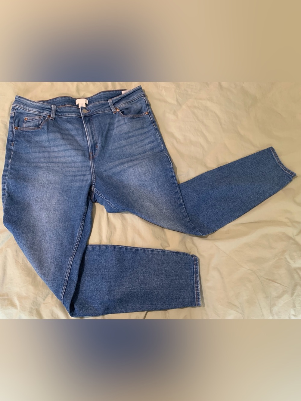 H&M Women's size 18 Skinny Jeans in Medium Blue Wash, cotton stretch
